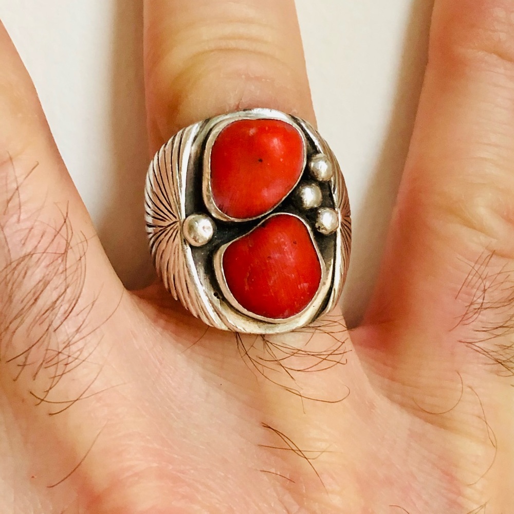 *SOLD* Vintage Navajo Sterling Coral Men’s Ring - Picture 2 of 7
